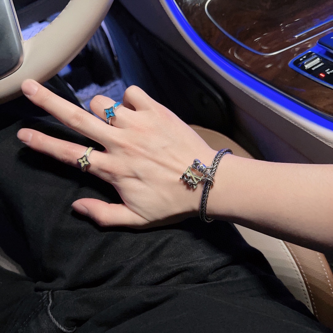 【 LOUIS VUITTON】ブレスレット、ファッションシンプルなスタイル 2472