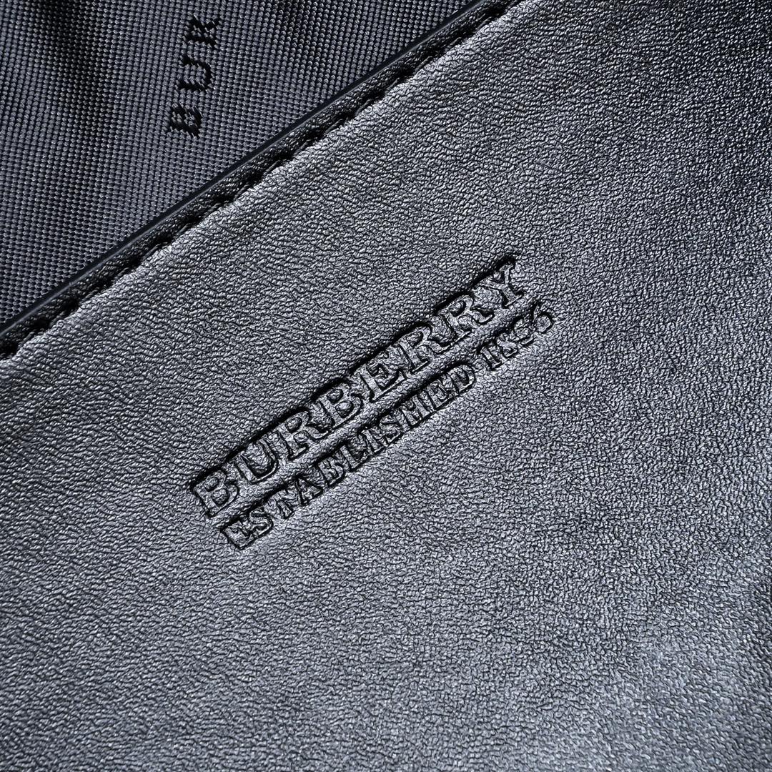 【BURBERRY 公式旗艦店】バーバリー クラッチバッグ  当日出荷 好評に付き再入荷！30*18*16CM