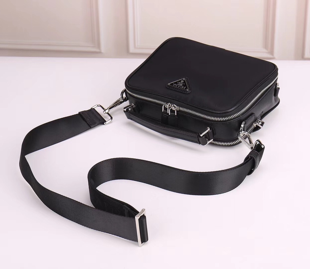【PRADA 公式旗艦店】プラダ  斜めがけバッグ 当日出荷 好評に付き再入荷！22*16*8CM