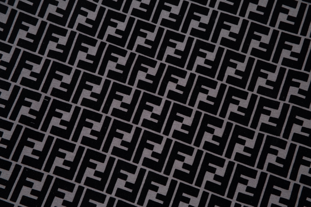 【FENDI  公式旗艦店】フェンディTシャツ ご好評に付き再入荷！