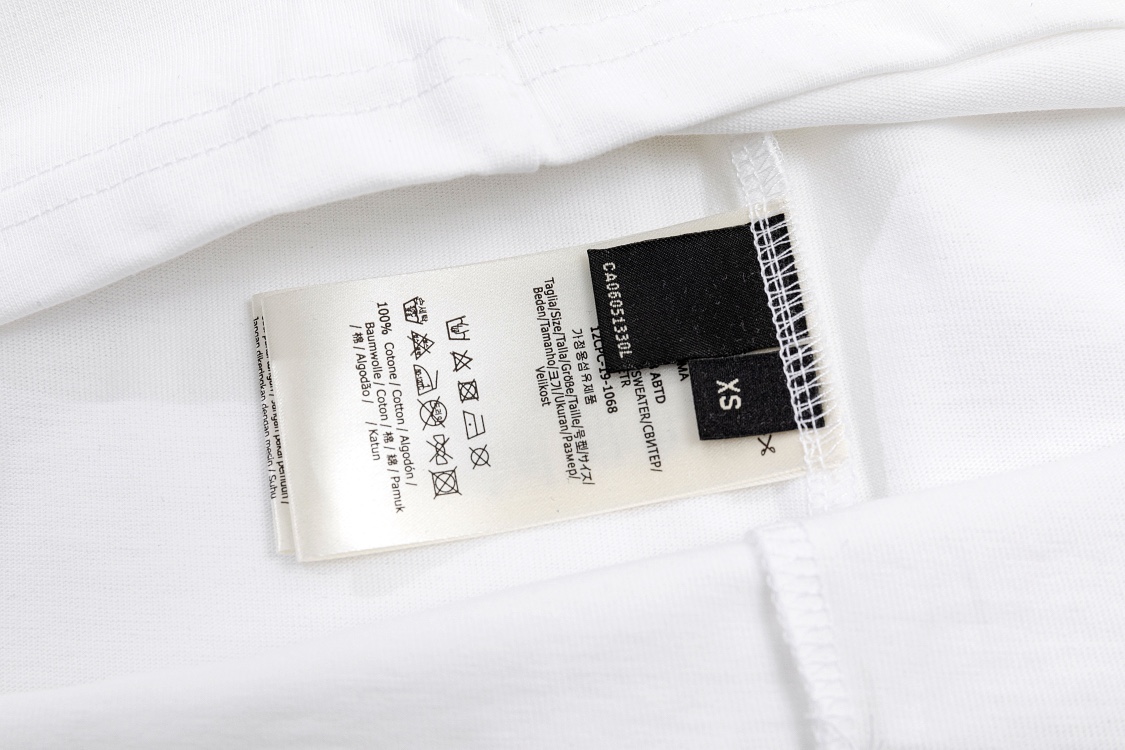 【FENDI  公式旗艦店】フェンディTシャツ ご好評に付き再入荷！