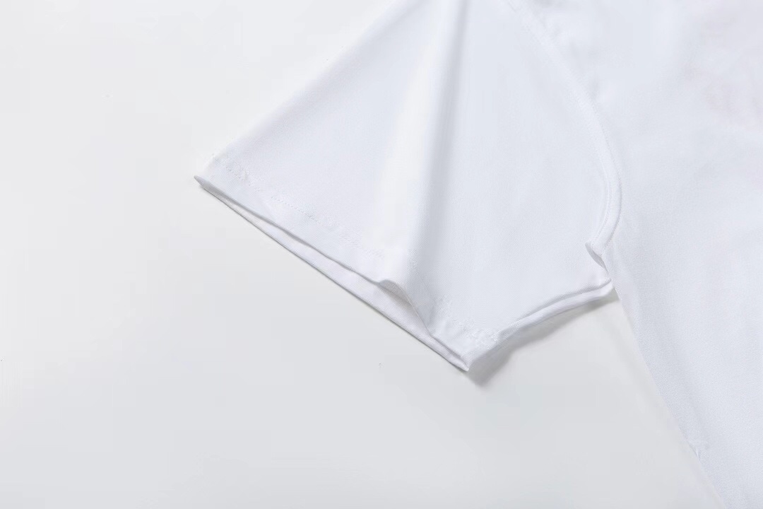 【BAPE  公式旗艦店】Tシャツご好評に付き再入荷！