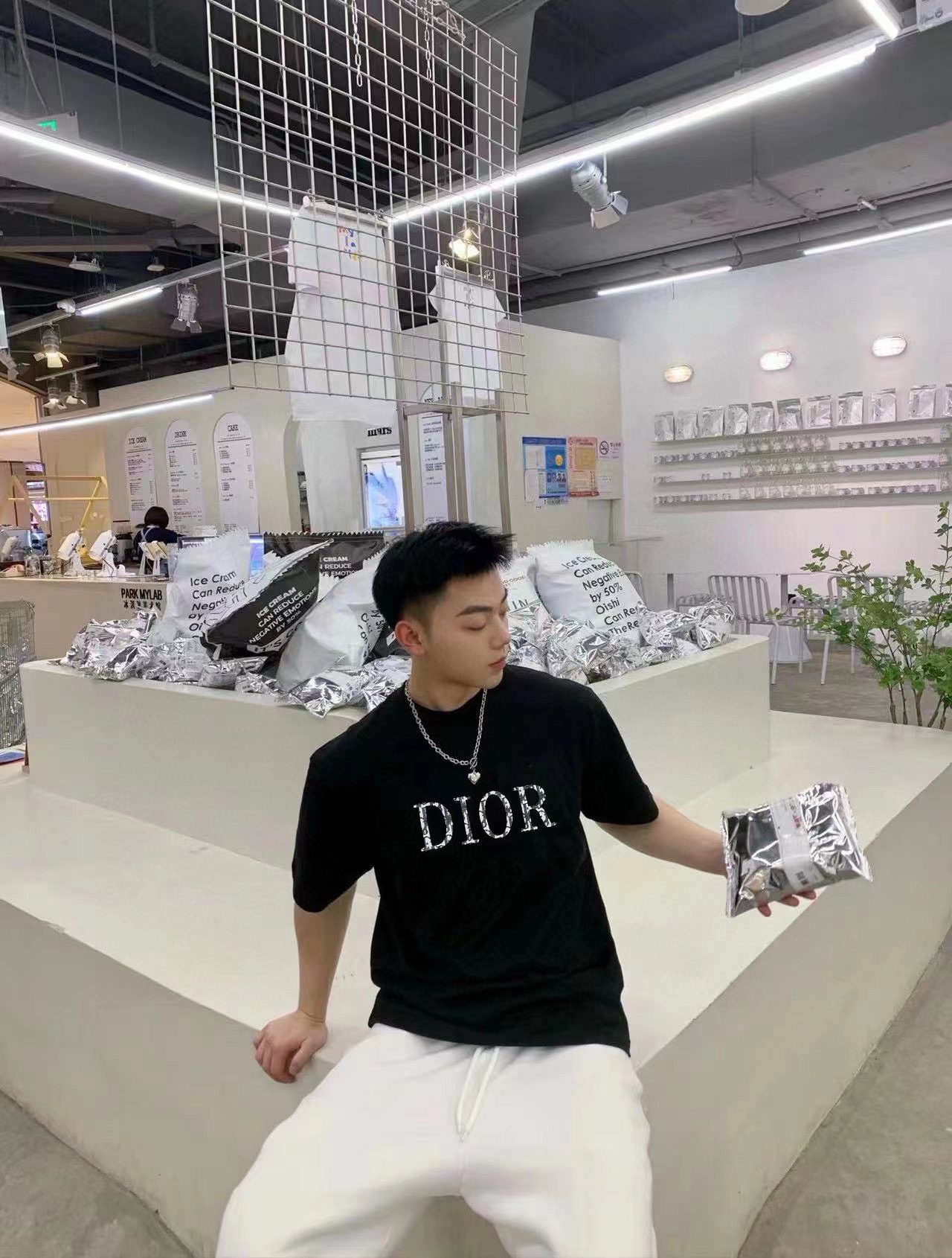 【DIOR 公式旗艦店】ディオール    Tシャツ ご好評に付き再入荷！