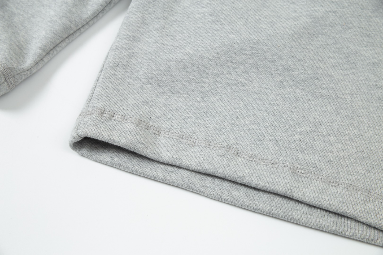 【MONCLER 公式旗艦店】モンクレール ショートパンツ  ご好評に付き再入荷！