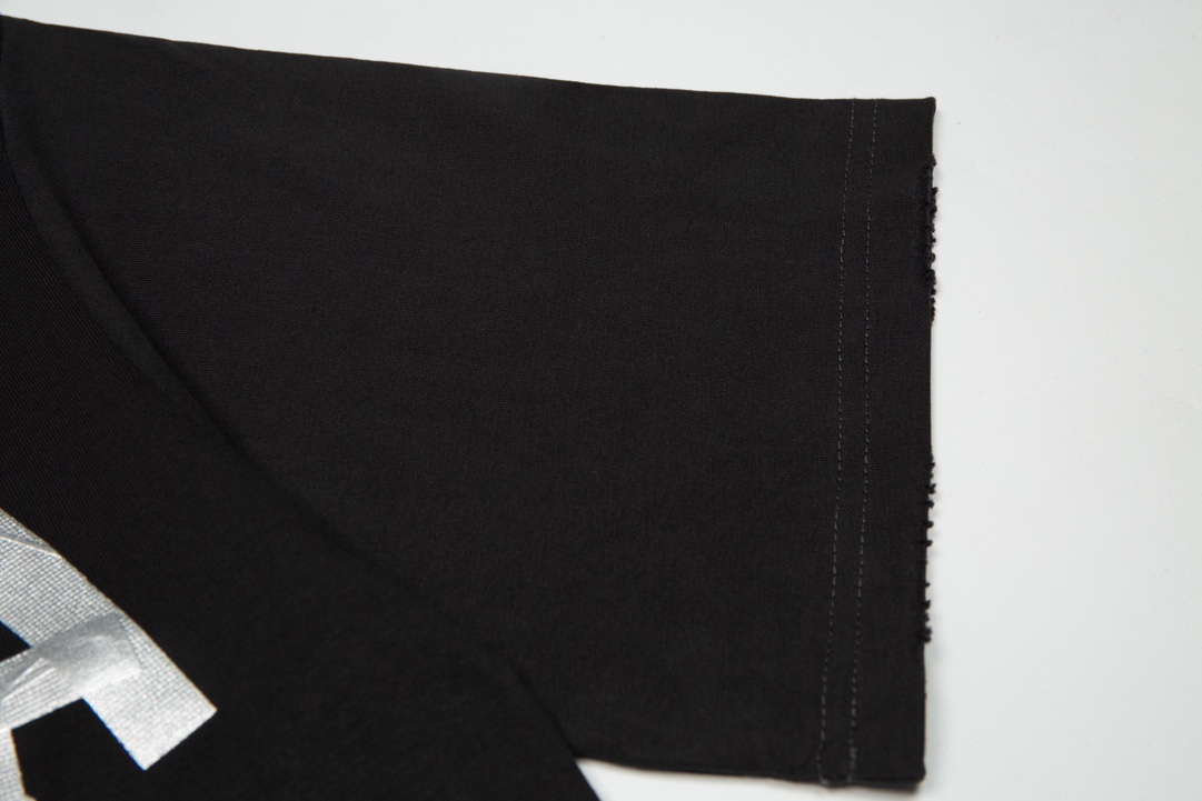 【BALENCIAGA   公式旗艦店】バレンシアガ  Tシャツ ご好評に付き再入荷！24612