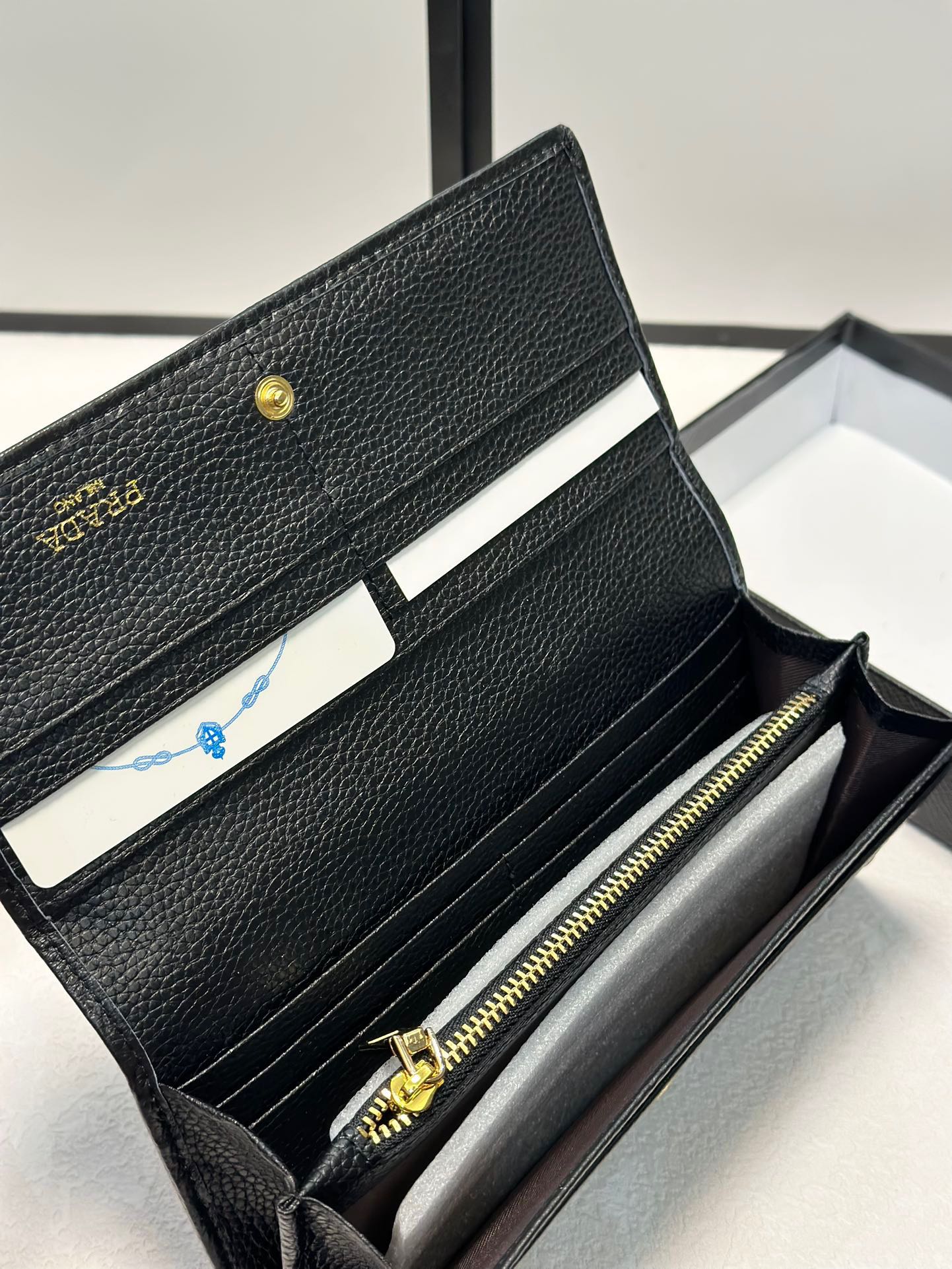 【PRADA 公式旗艦店】プラダ  財布 当日出荷 好評に付き再入荷！19*10CM