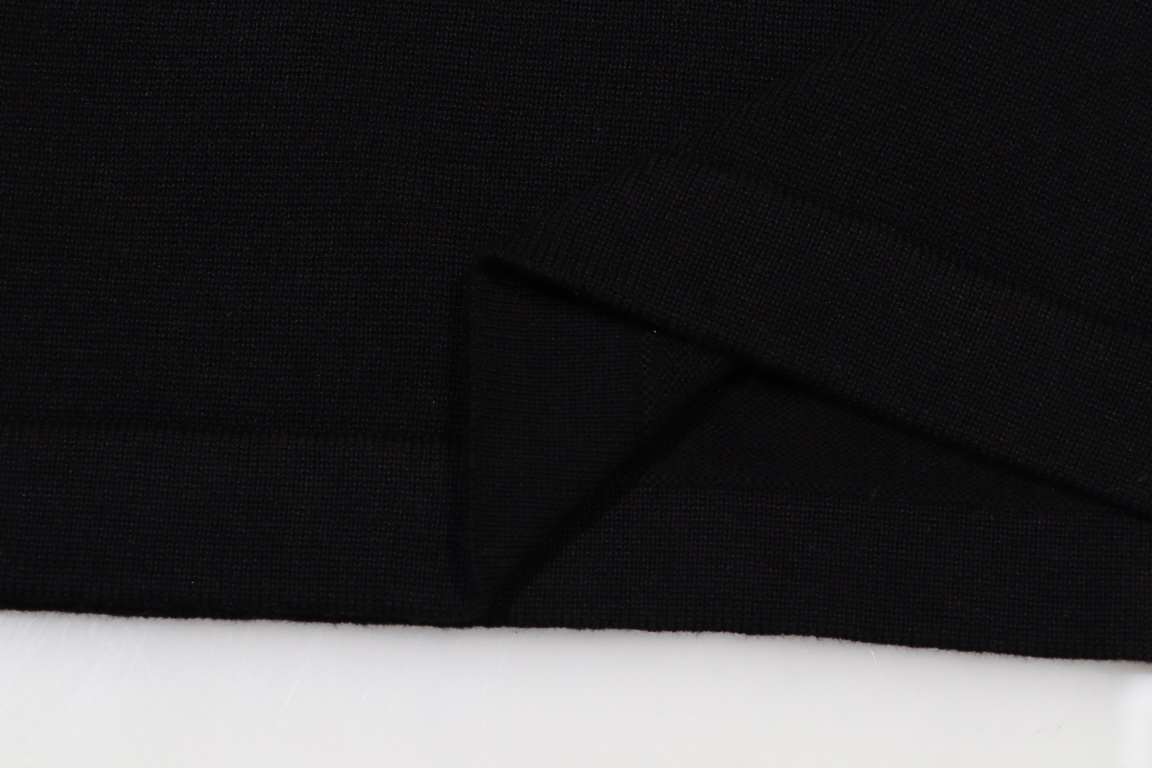 【FENDI 公式旗艦店】フェンディ  Tシャツ ご好評に付き再入荷！