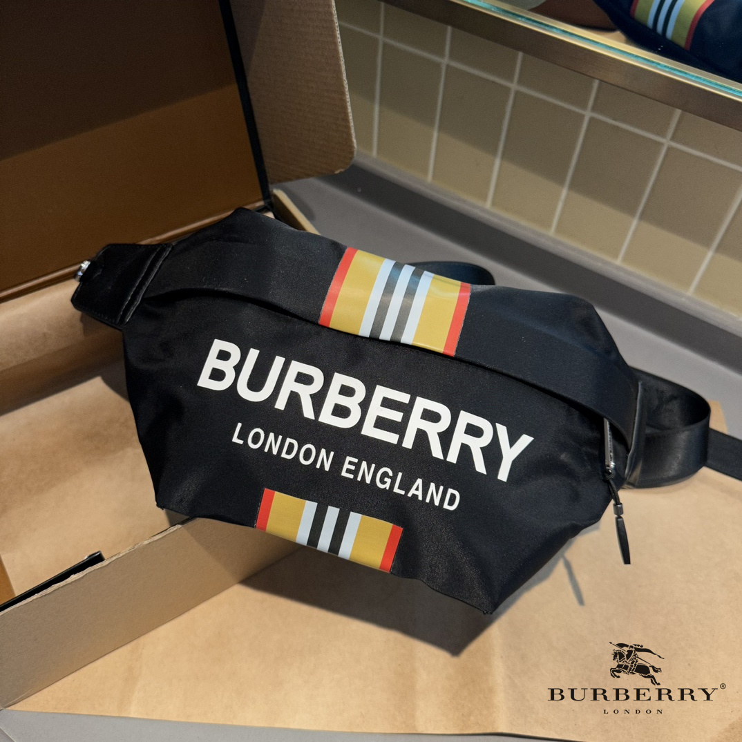 【BURBERRY 公式旗艦店】バーバリー 胸ポケット  当日出荷 好評に付き再入荷！27CM
