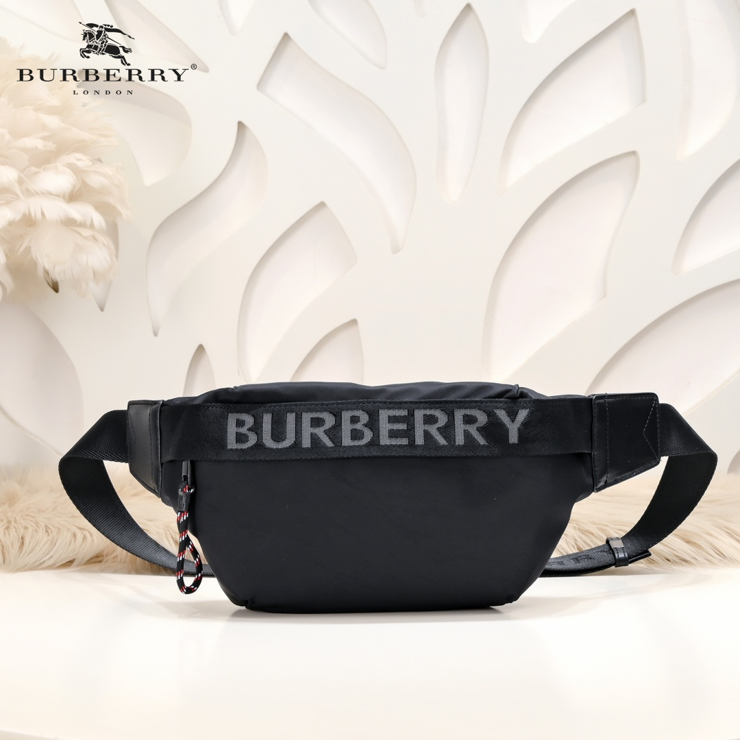 【BURBERRY 公式旗艦店】バーバリー クラッチバッグ  当日出荷 好評に付き再入荷！30*18*16CM