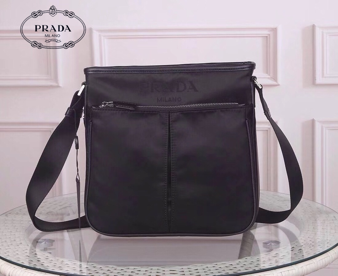 【PRADA 公式旗艦店】プラダ  斜めがけバッグ 当日出荷 好評に付き再入荷！26*26*7CM