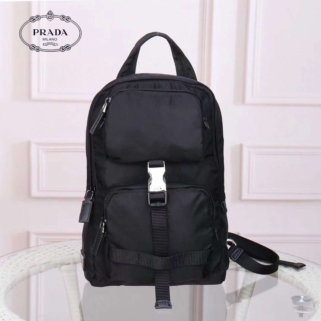 【PRADA 公式旗艦店】プラダ  胸ポケット 当日出荷 好評に付き再入荷！30*20*7CM