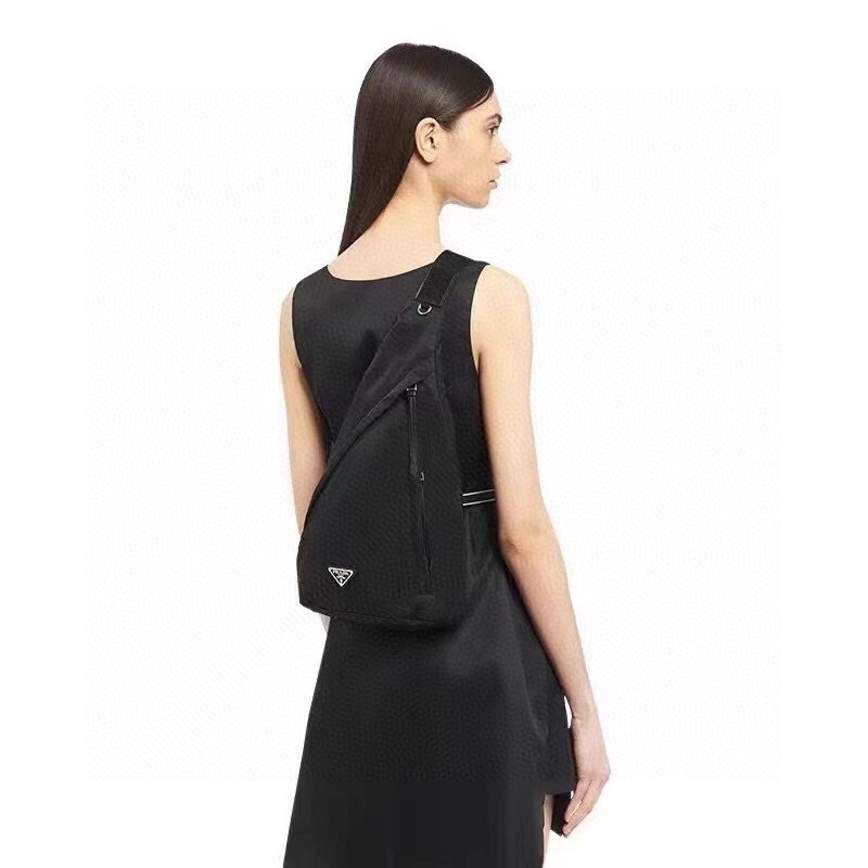 【PRADA 公式旗艦店】プラダ  胸ポケット 当日出荷 好評に付き再入荷！26.5/37.5CM