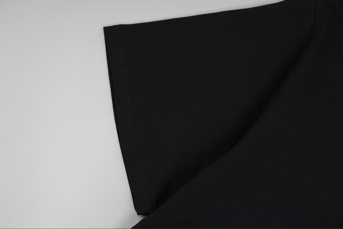 【YSL SAINT LAURENT 公式旗艦店】サンローラン Tシャツ ご好評に付き再入荷！