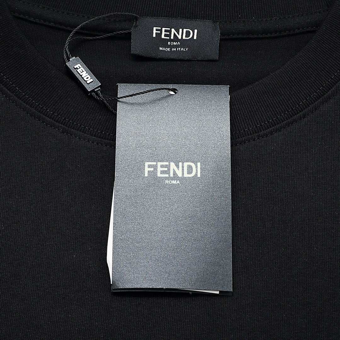【FENDI 公式旗艦店】フェンディ   Tシャツ ご好評に付き再入荷！