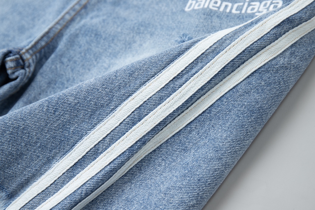 【BALENCIAGA  公式旗艦店】バレンシアガ   ショートパンツ  ご好評に付き再入荷！