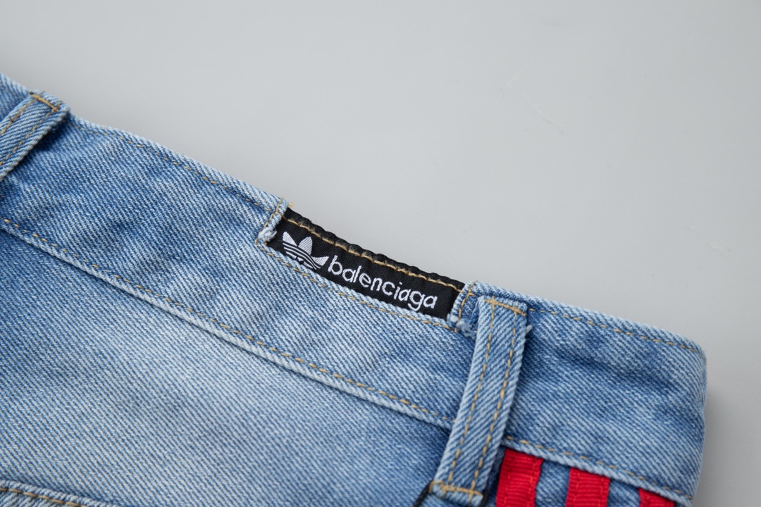 【BALENCIAGA  公式旗艦店】バレンシアガ   ショートパンツ  ご好評に付き再入荷！