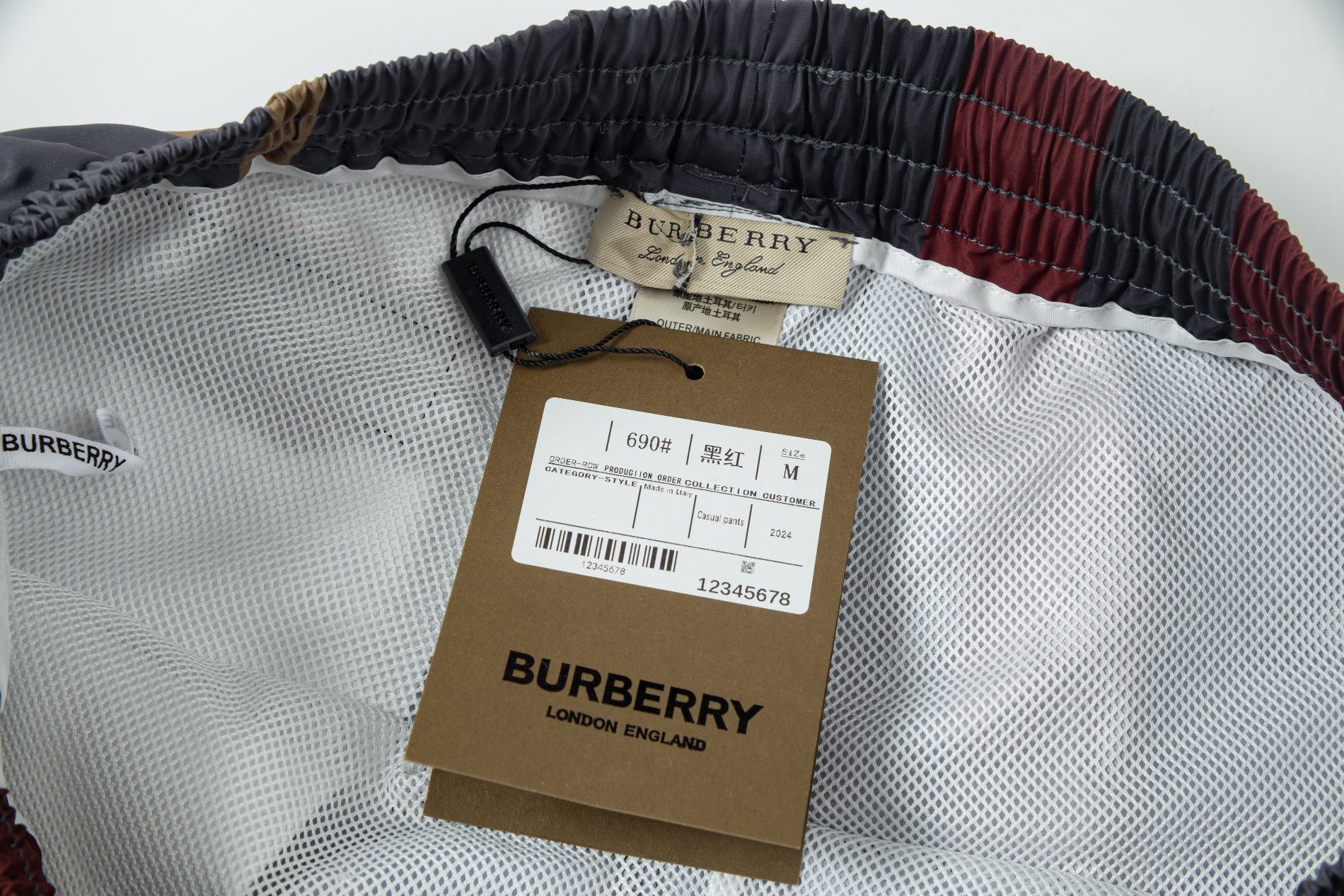 【BURBERRY  公式旗艦店】ショートパンツご好評に付き再入荷！