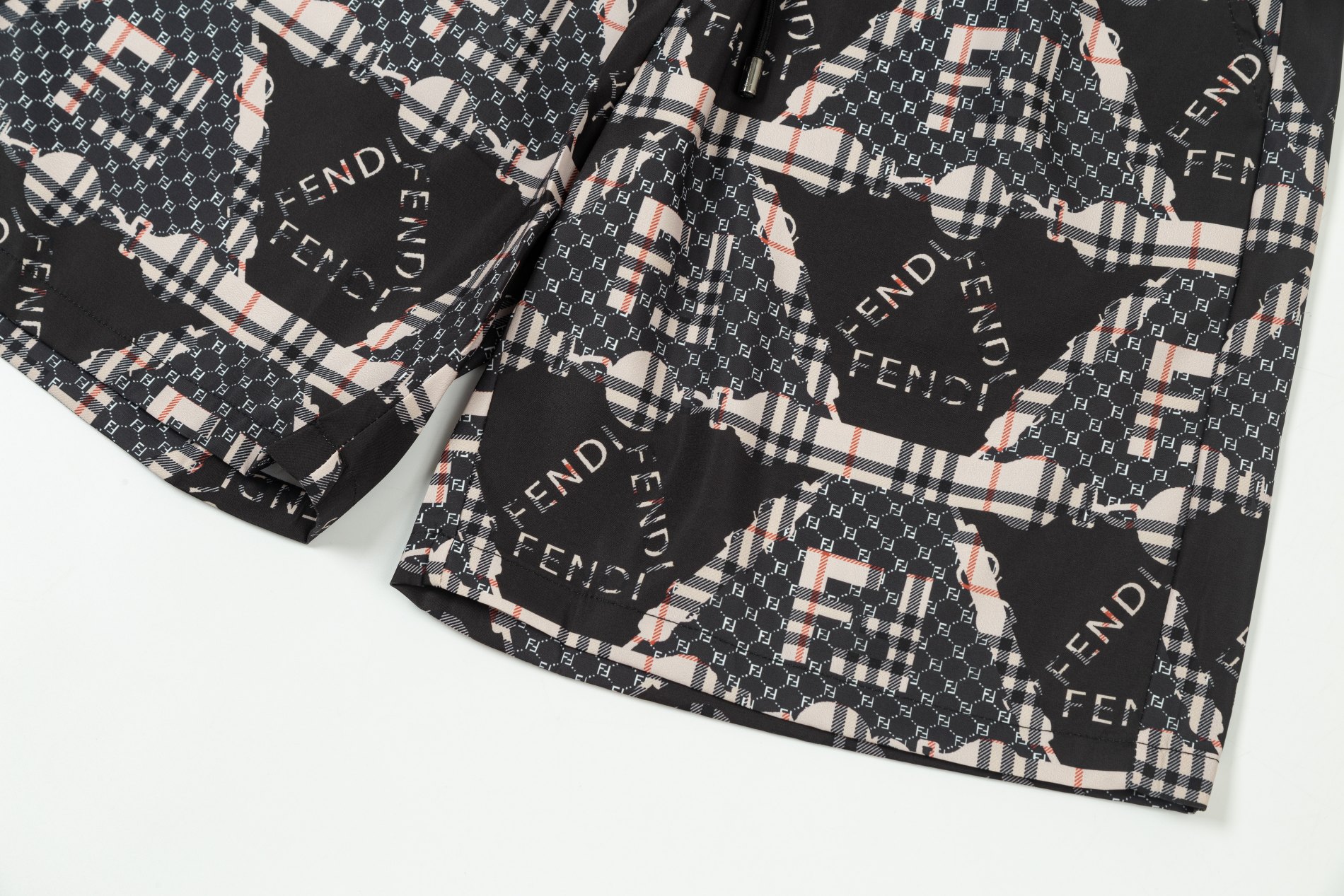 【FENDI  公式旗艦店】フェンディ ショートパンツ  ご好評に付き再入荷！