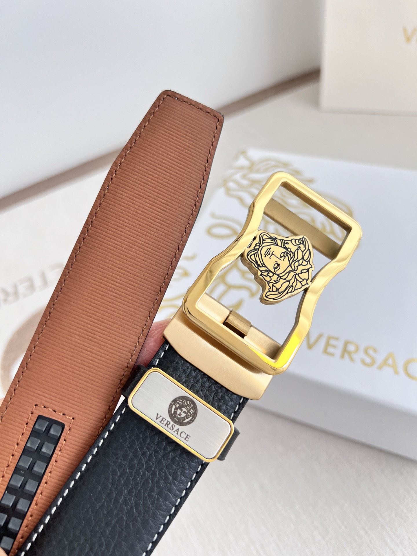 【VERSACE】(ヴェルサーチ) 3.5cmベルト メンズ 24706