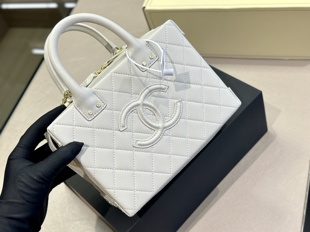 【完売必至】CHANEL バニティケース バッグ  4カラー