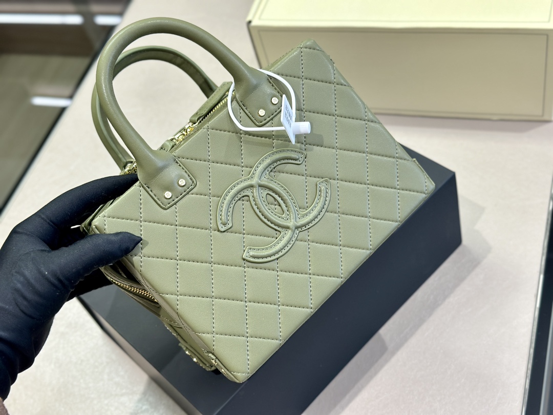 【完売必至】CHANEL バニティケース バッグ  4カラー