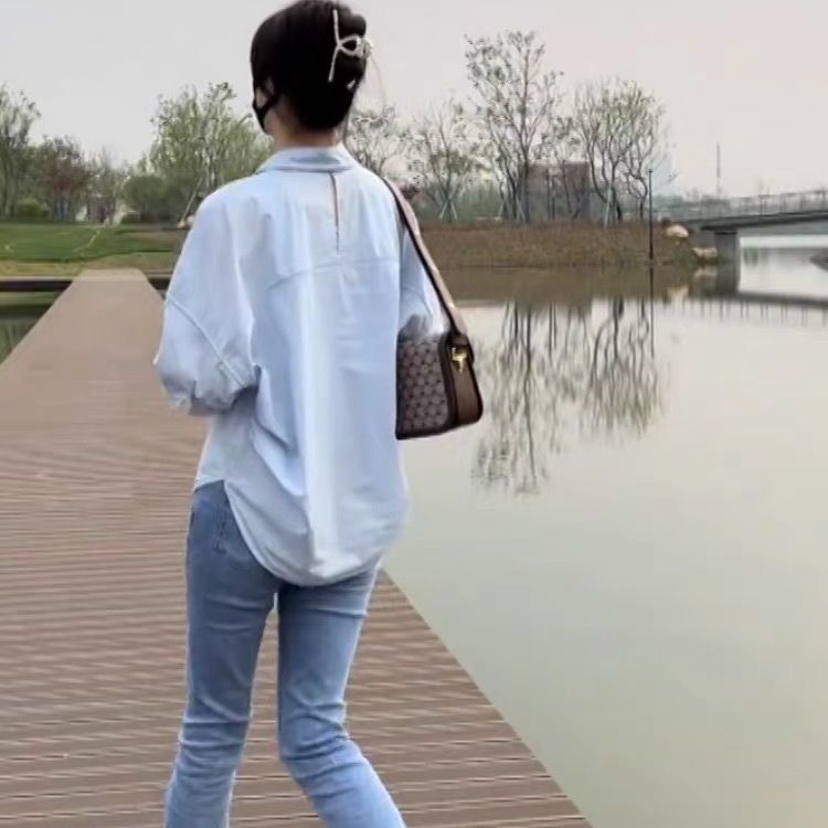 Chic後背鏤空法式設計感褶皺短袖襯衫