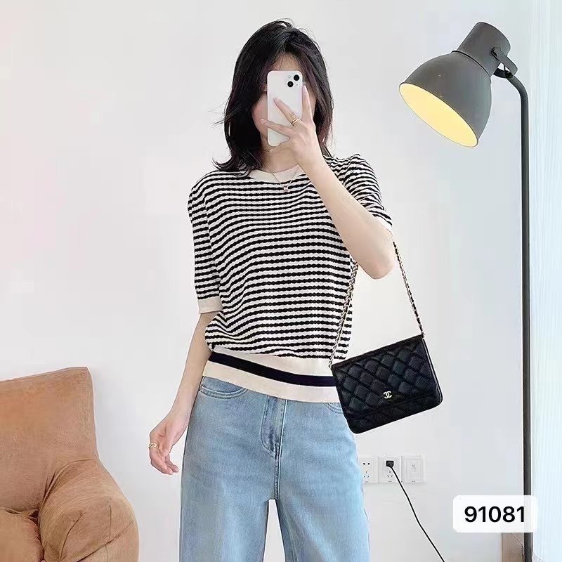 [Stella Fashion] Women’s Korean Solid Color V- Neck Casual Slim Knitted Short Sleeve Crop T-Shirt. Women Tops