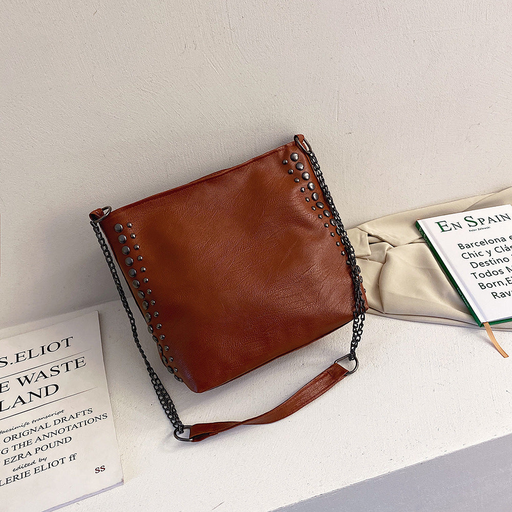 Winter new female bag retro style large capacity one-shoulder bucket bag soft leather rivet messenger bag mySite