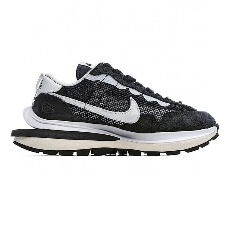 ナイキ x sacai VaporWaffle 'Black and White'