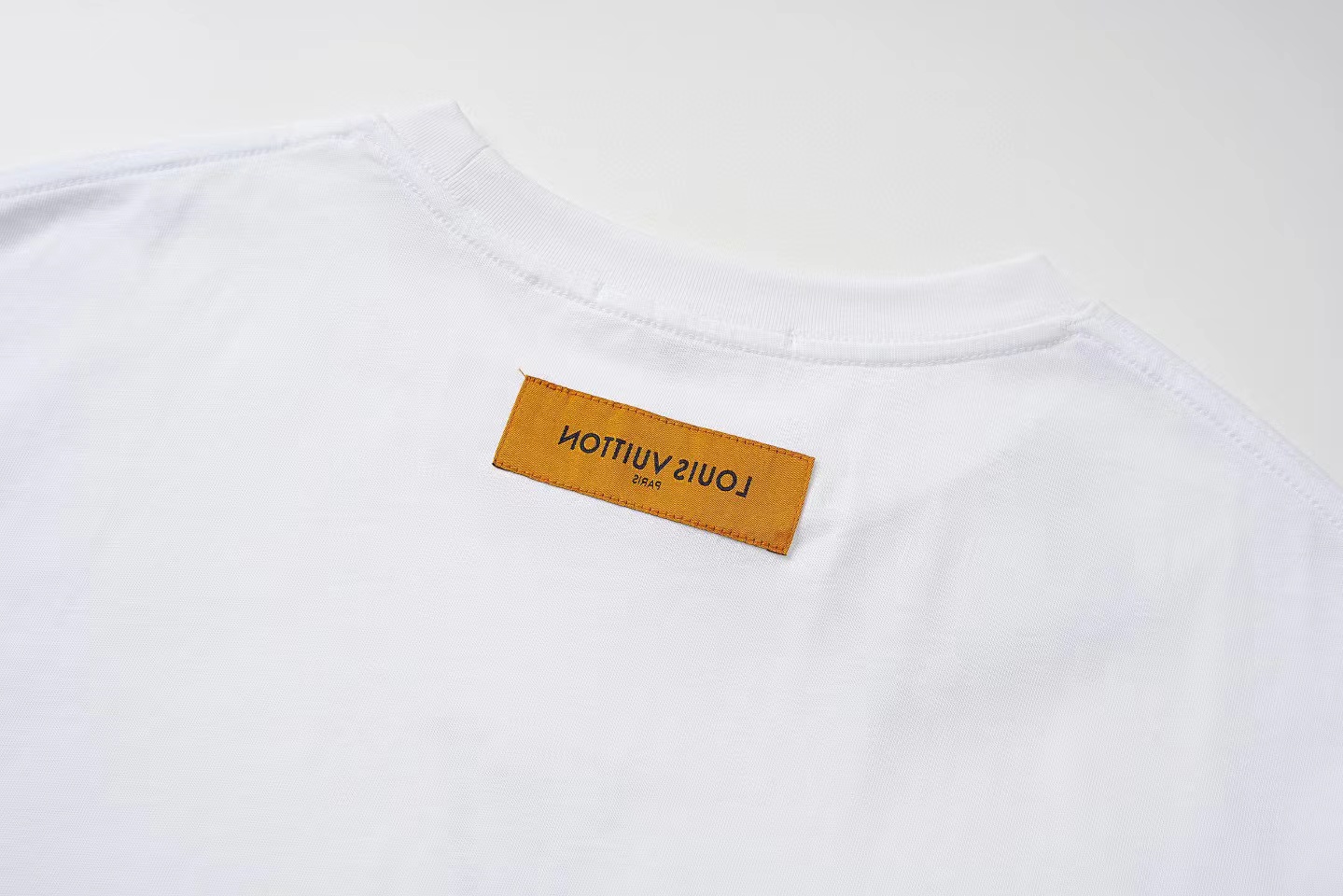 LV シンプルロゴ メンズ Tシャツ【 50％割引+送料無料】