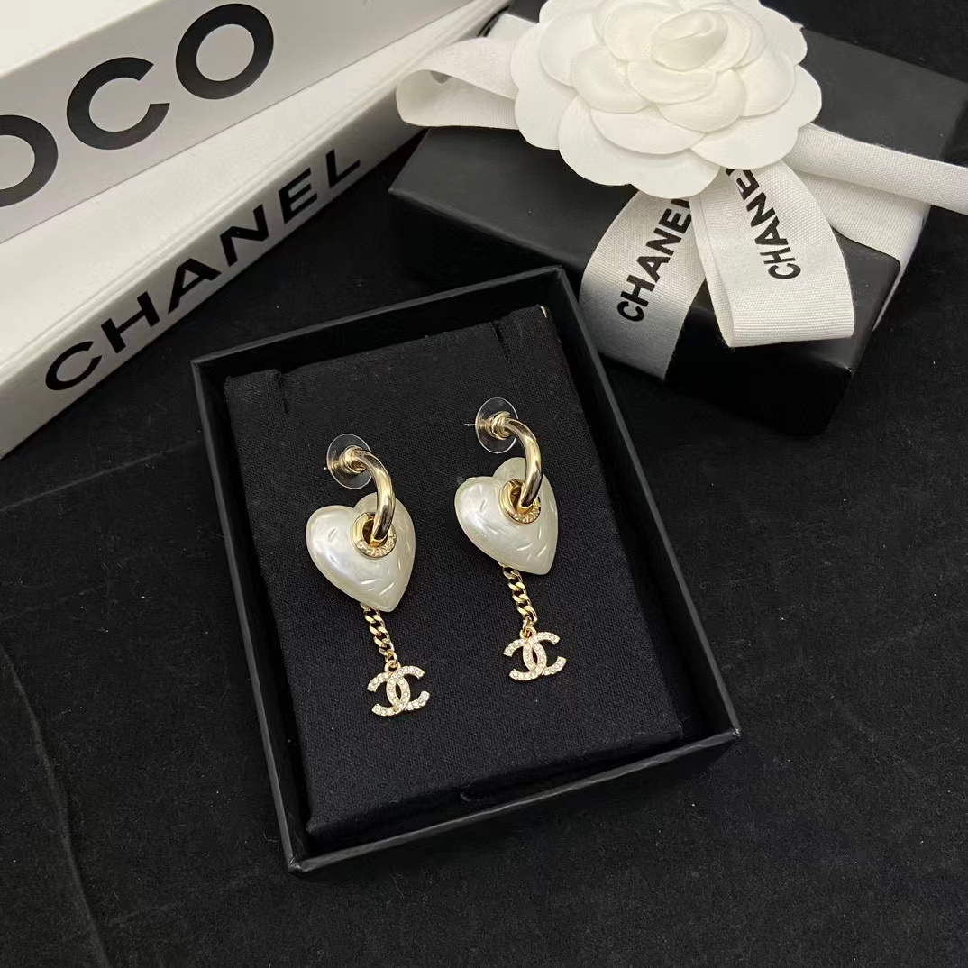 CHANE1 マザーオブパール タッセル イヤリング【 50%割引+送料無料】