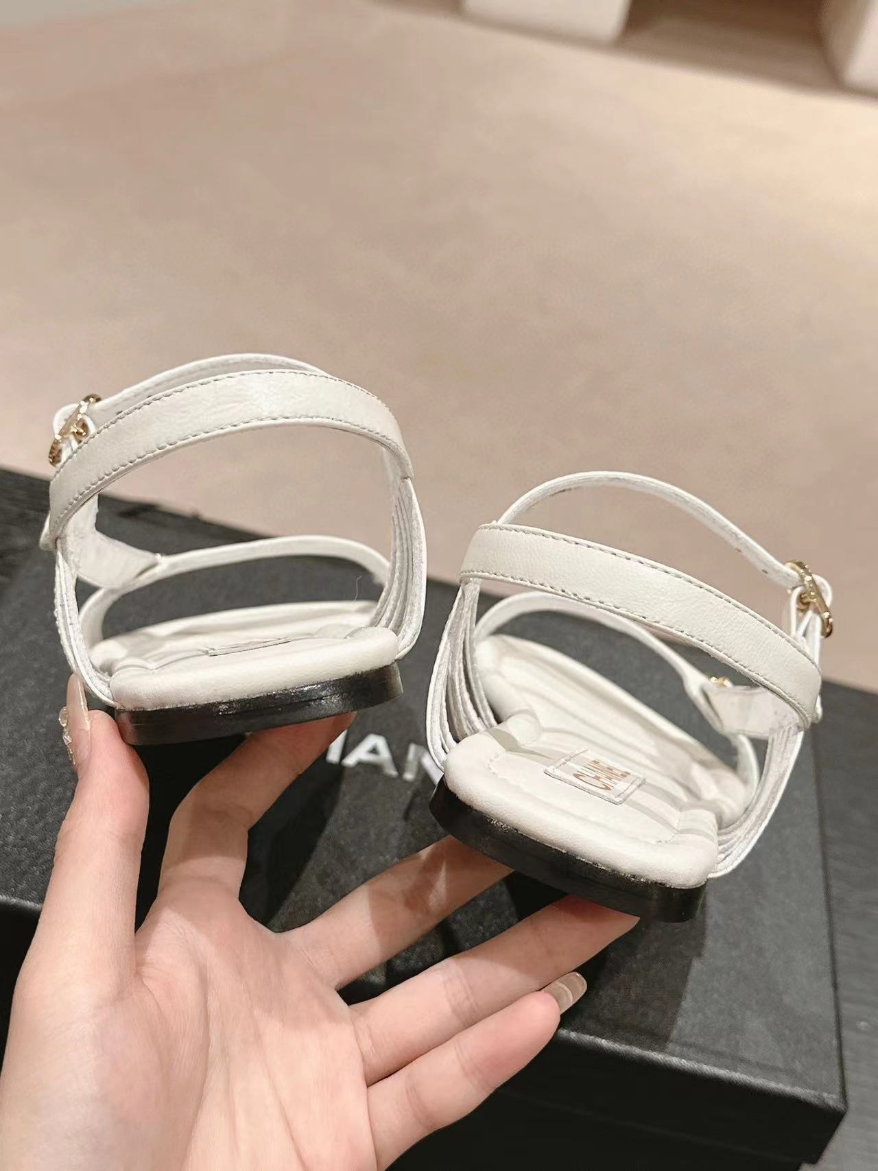 CHANE1 高品質チェーンサンダル【50％割引+送料無料】