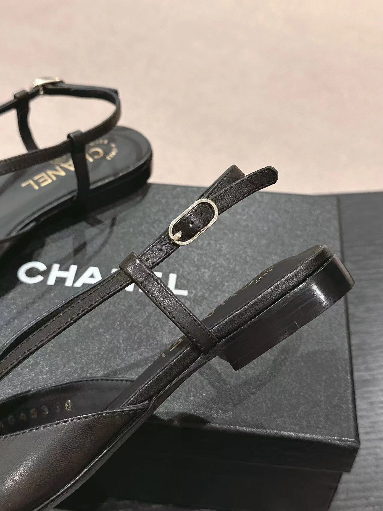 CHANE1 高品質カメリアフラットサンダル【50％割引+送料無料】