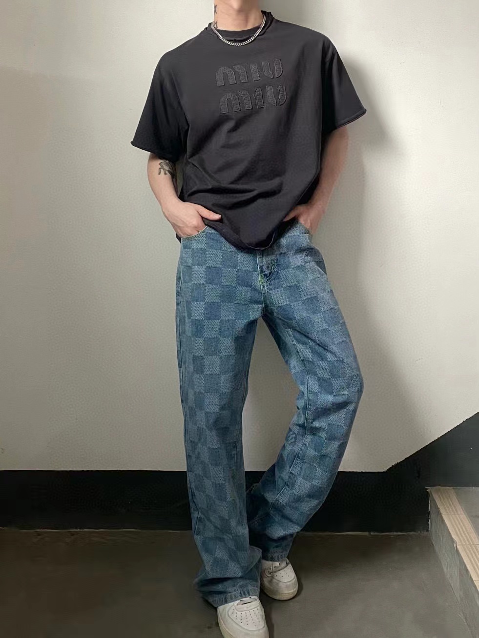 M1UM1U シンプルレター メンズ Tシャツ【 50％割引+送料無料】