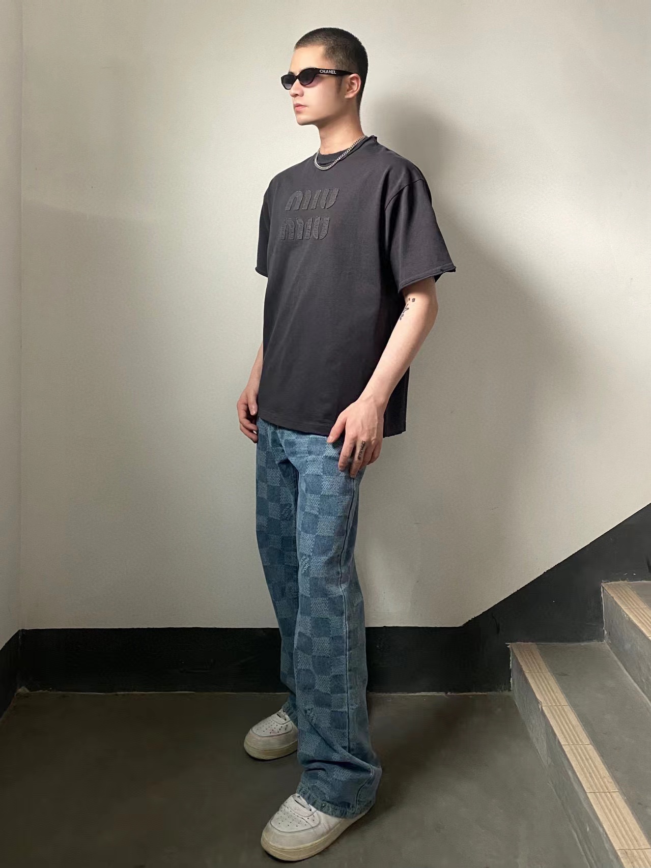 M1UM1U シンプルレター メンズ Tシャツ【 50%割引+送料無料】