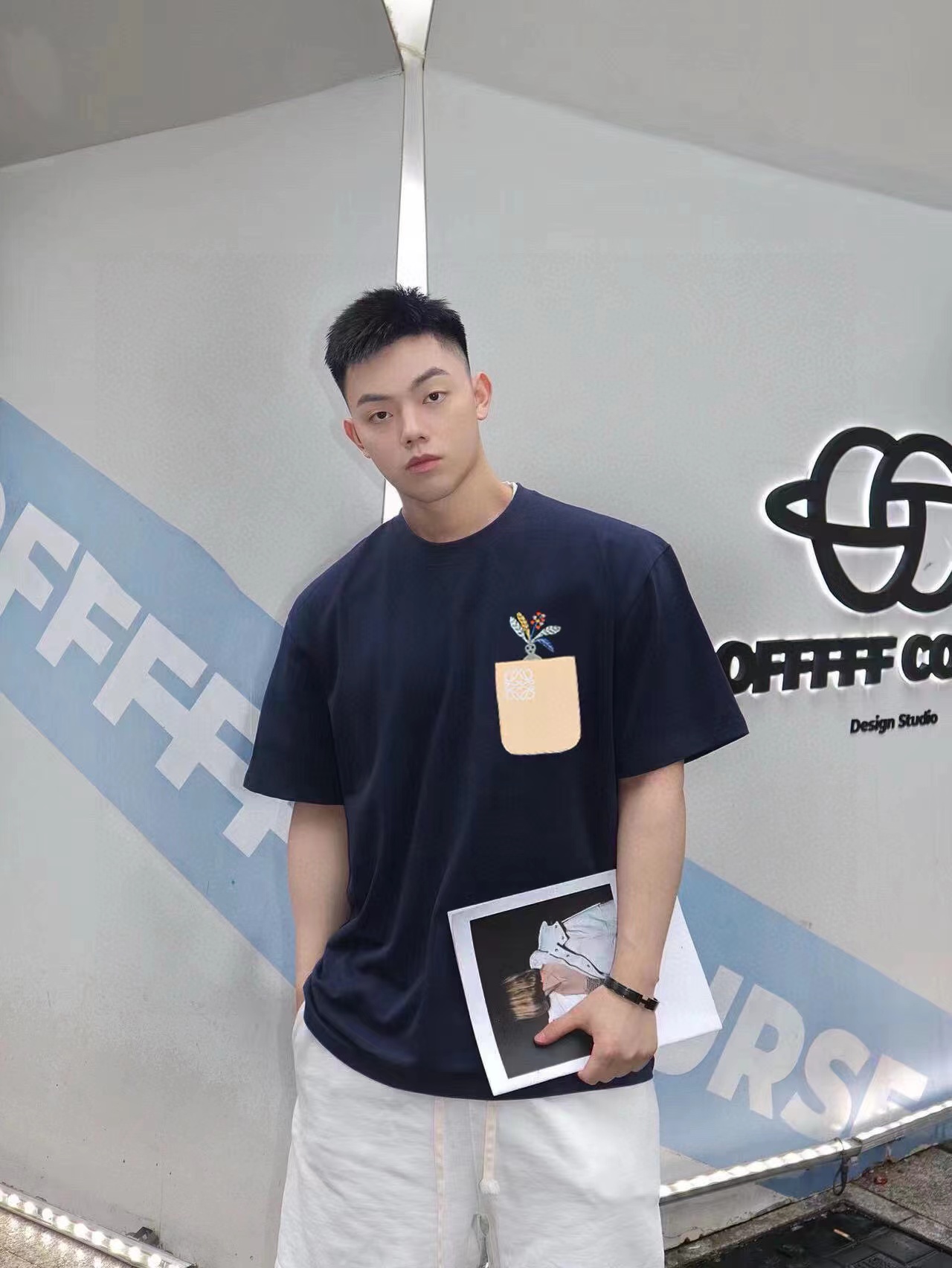 L0WEW ロゴ刺繍 メンズ Tシャツ【 50％割引+送料無料】