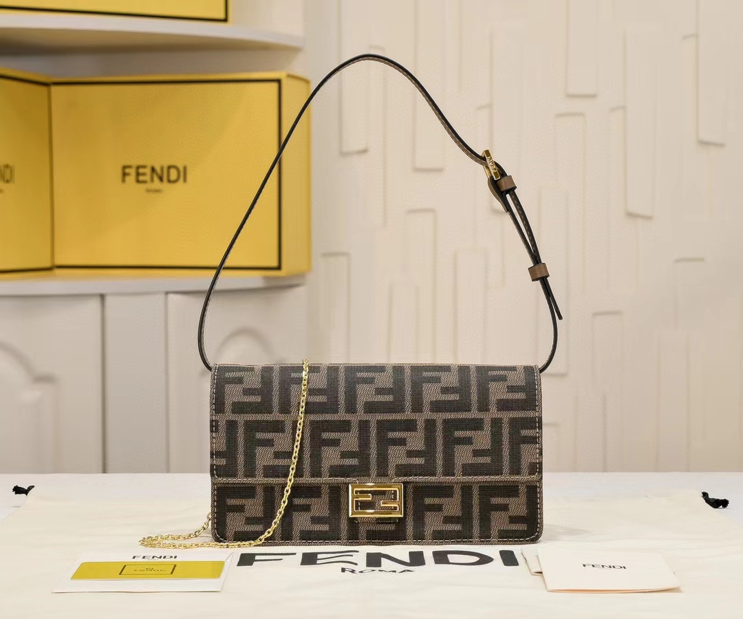 FEND1 チェーン老眼脇用バッグ【 50％割引+送料無料】