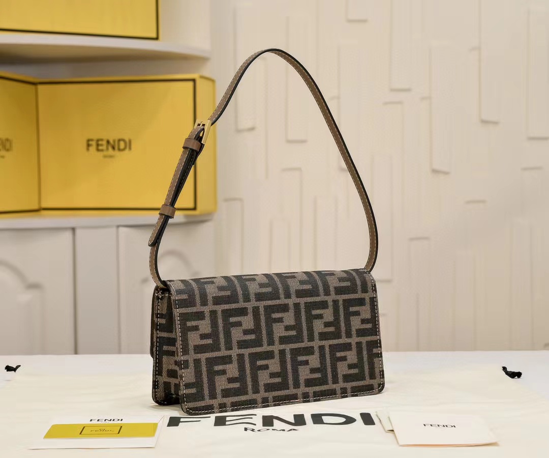 FEND1 チェーン老眼脇用バッグ【 50％割引+送料無料】