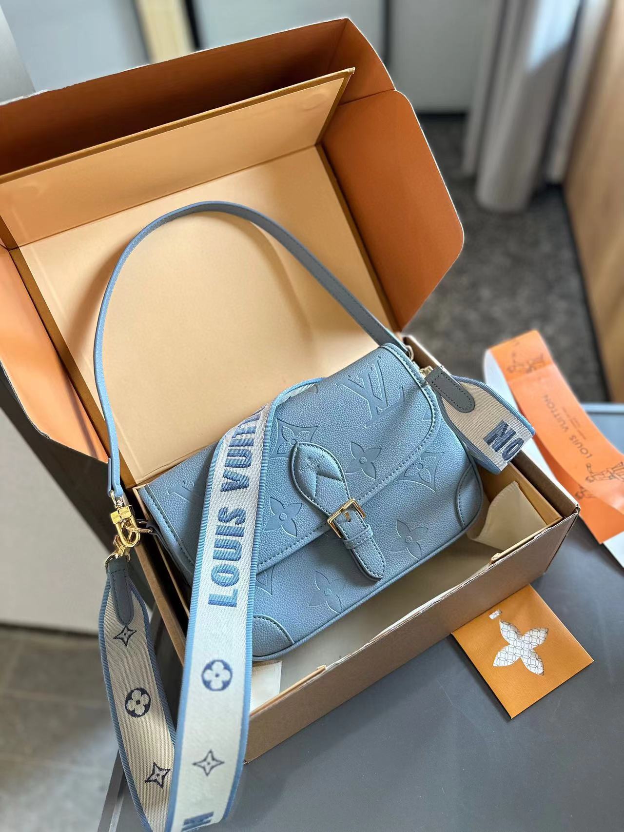LV 脇下バッグ【 50％割引+送料無料】