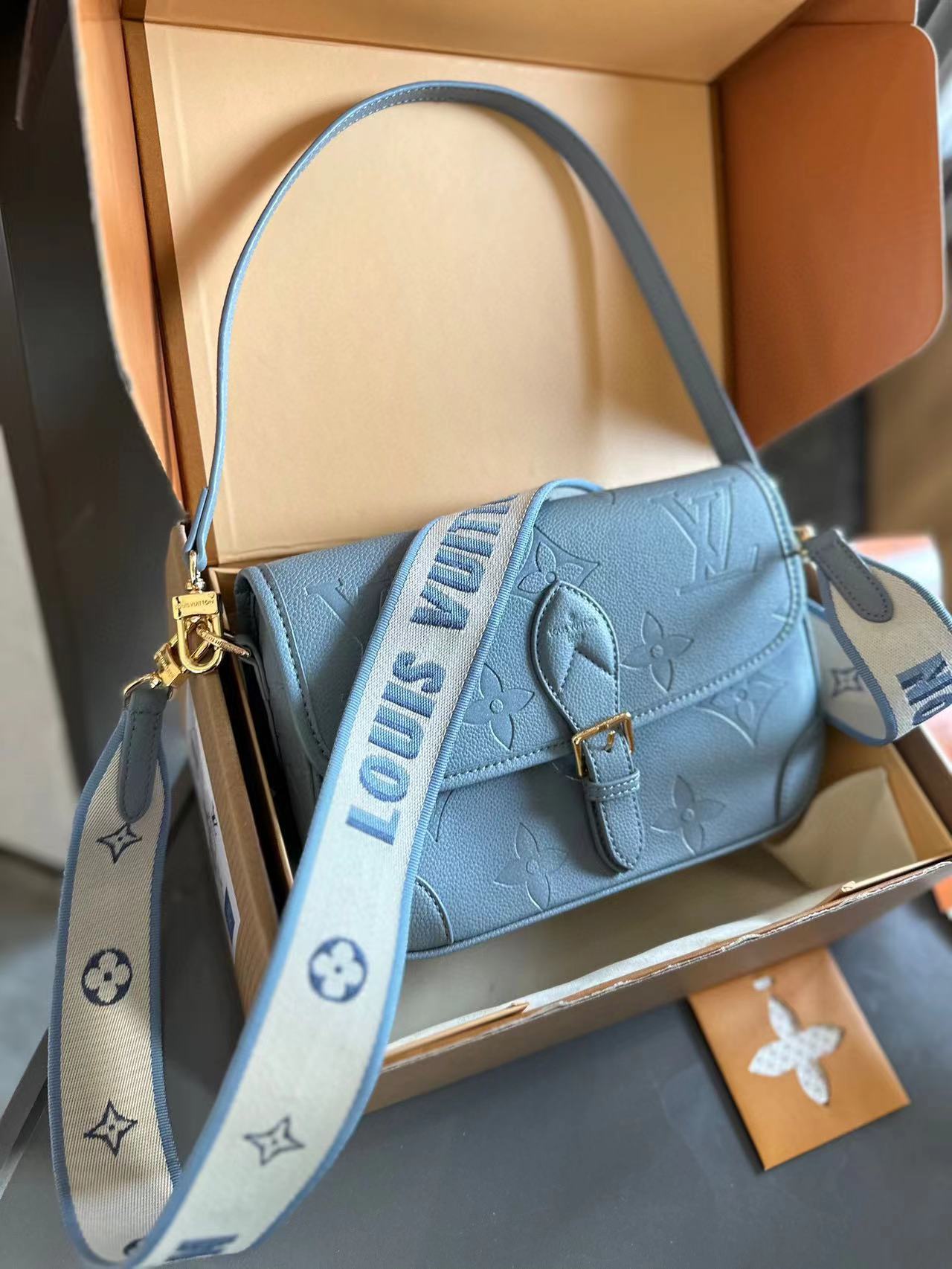 LV 脇下バッグ【 50％割引+送料無料】