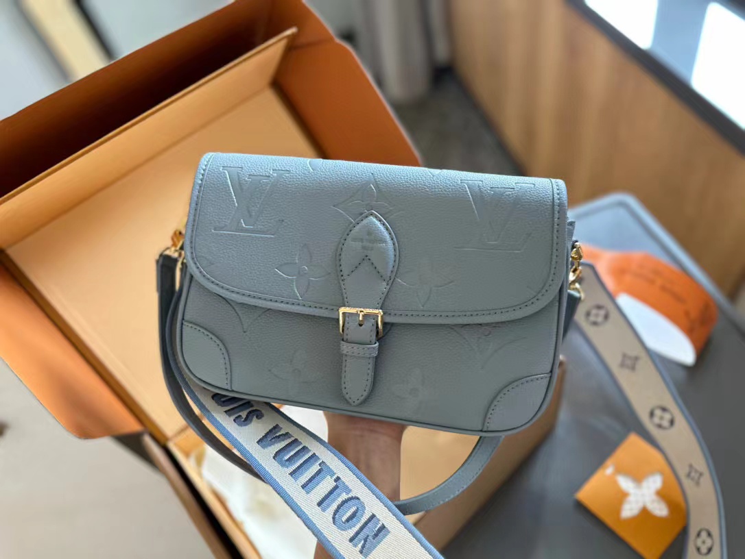 LV 脇下バッグ【 50％割引+送料無料】