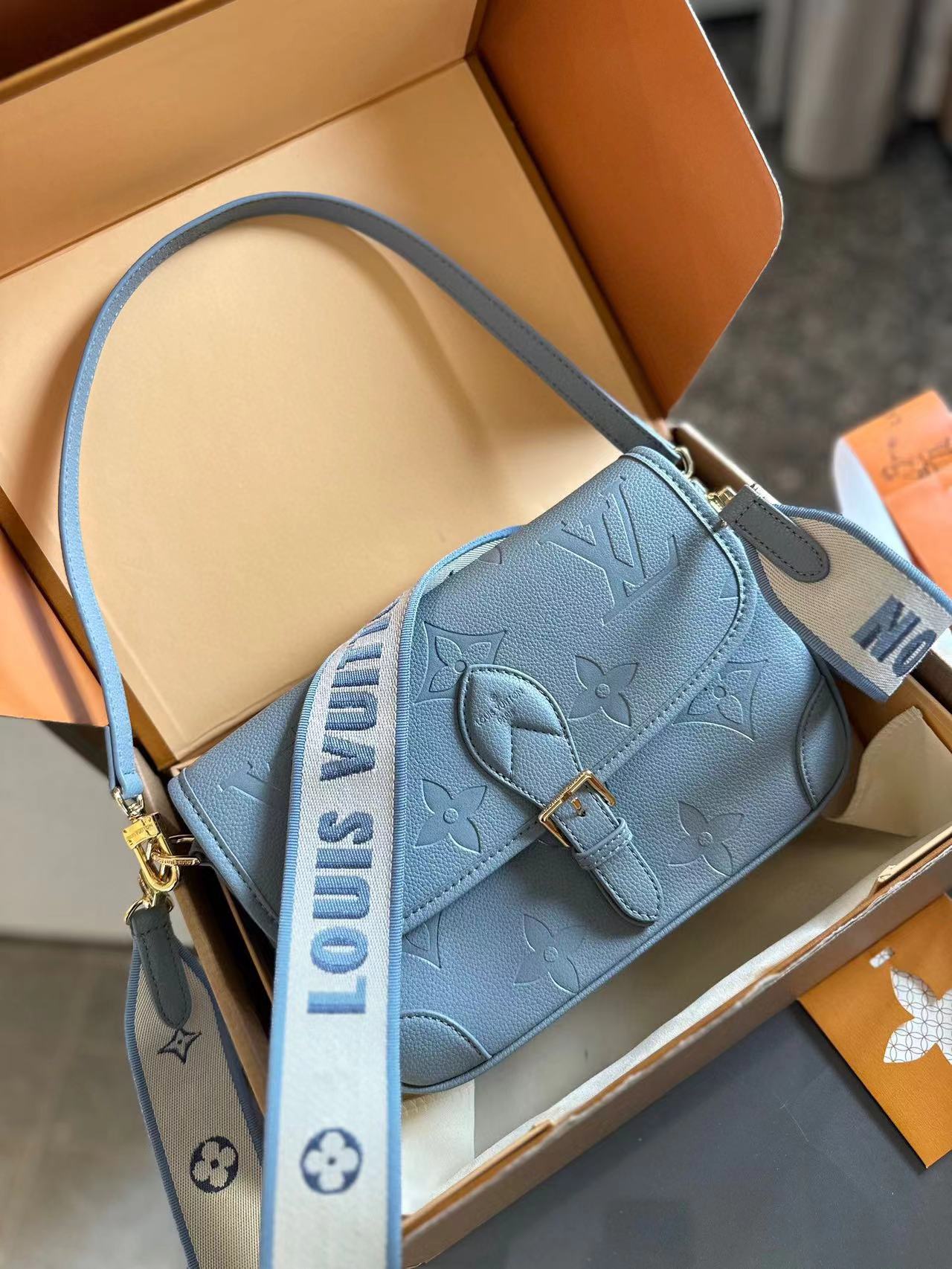 LV 脇下バッグ【 50％割引+送料無料】