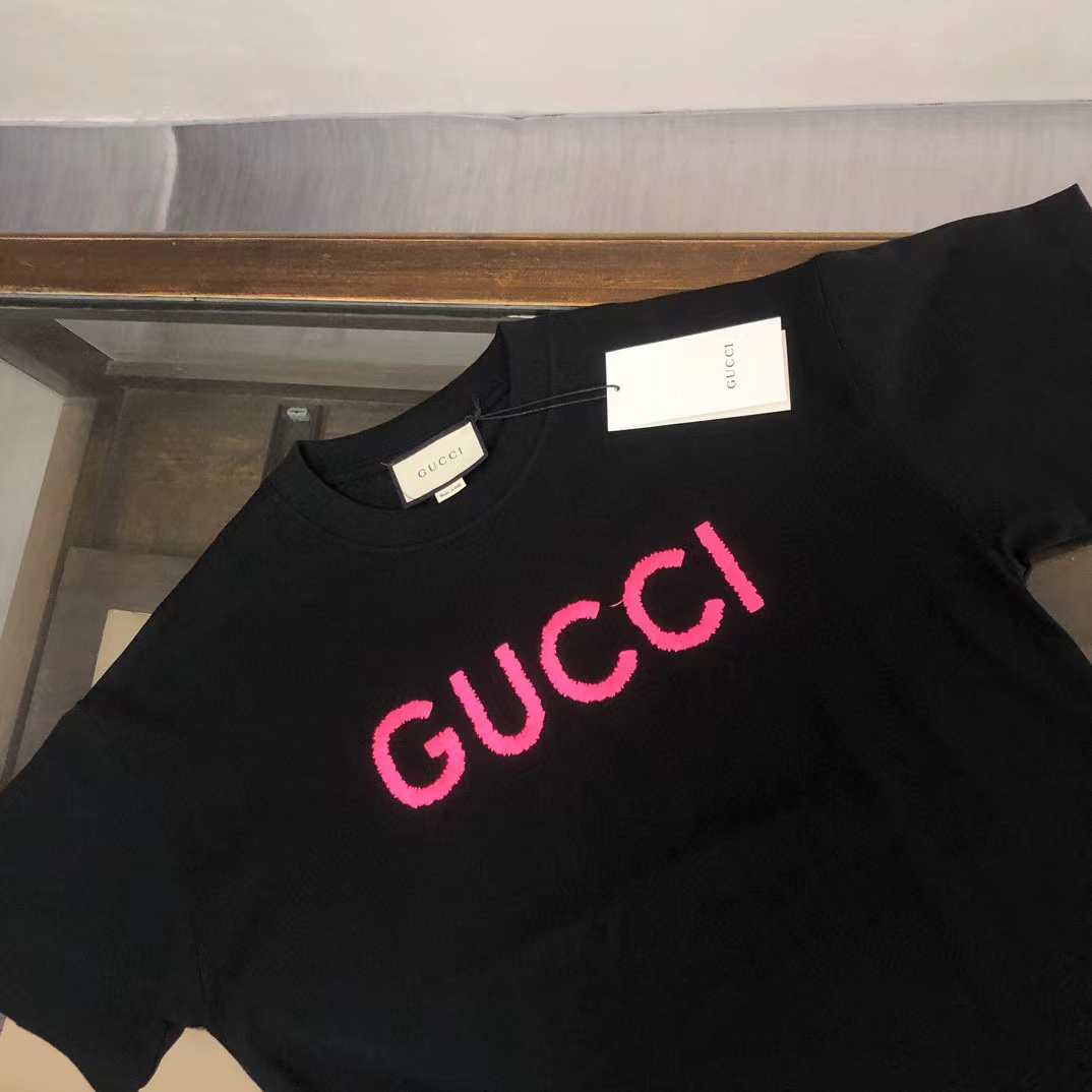 GUCC1 刺繍レタリング メンズ Tシャツ【 50％割引+送料無料】