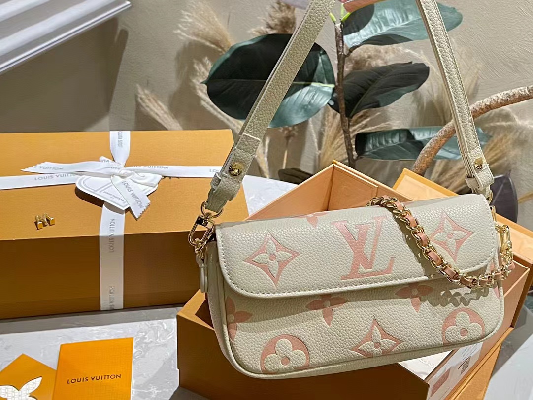 LV チェーン 脇下バッグ【50％割引+送料無料】
