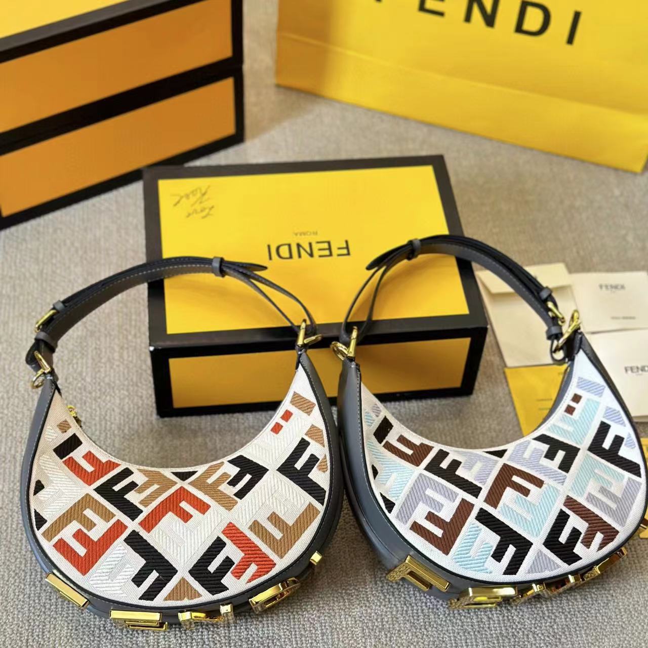 FEND1 graphy 半月型ハンドバッグ【50％割引+送料無料】