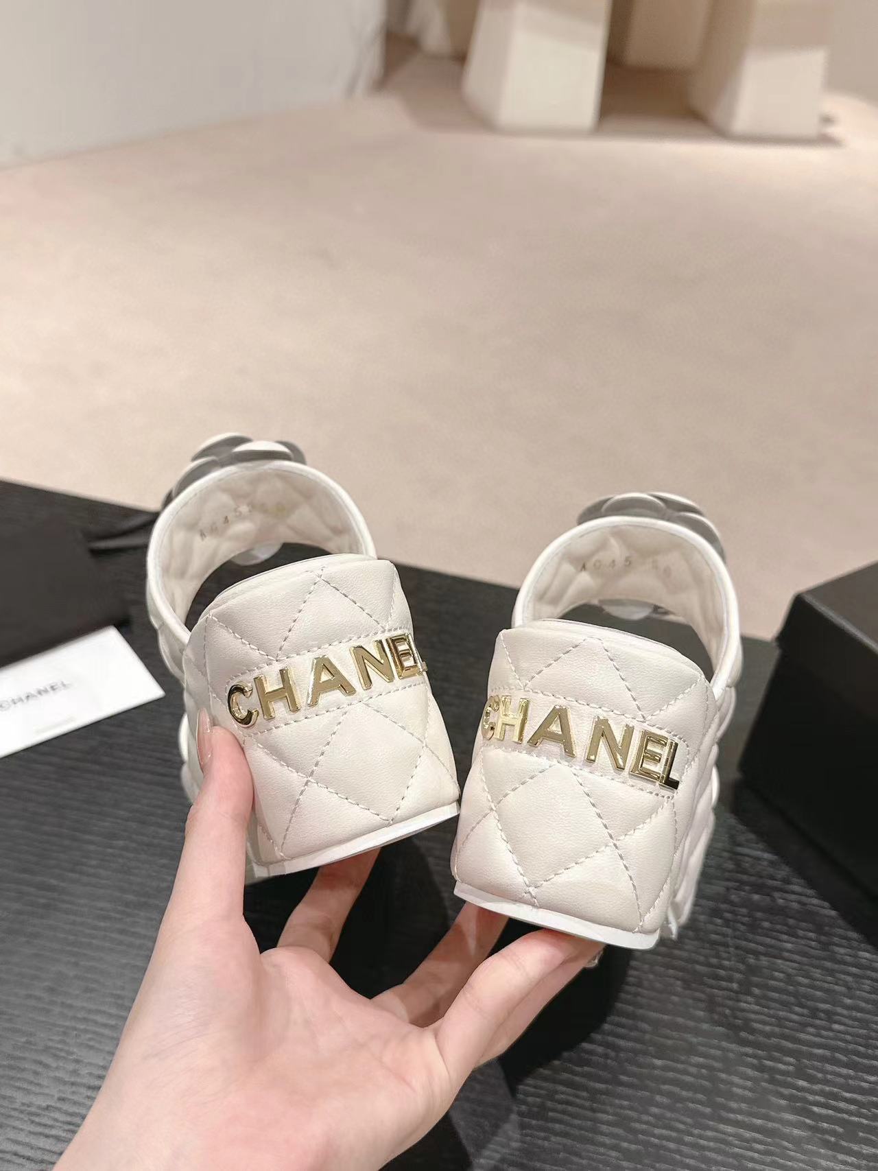 CHANE1 高品質カメリア ウェッジ シューズ【50％割引+送料無料】