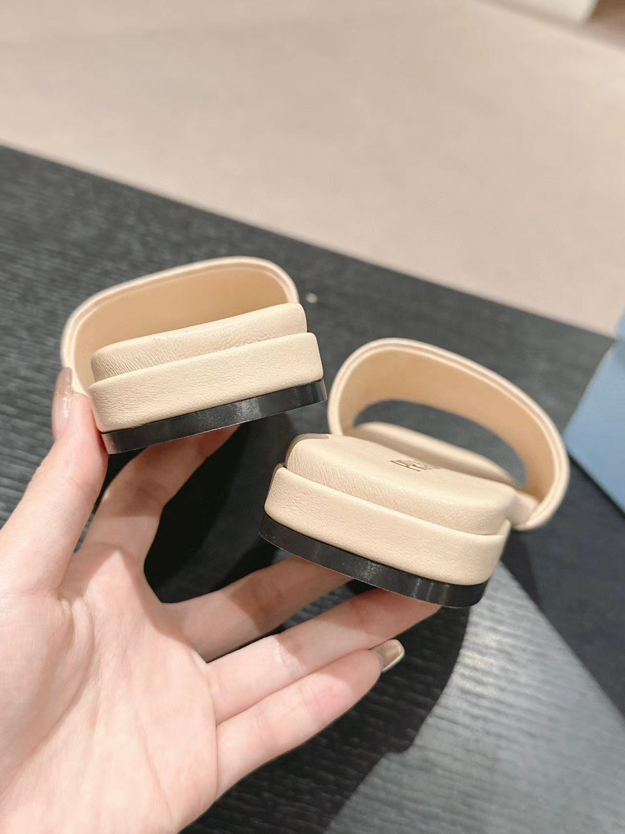 PR4DA 高品質三角ロゴスリッパ【50％割引+送料無料】