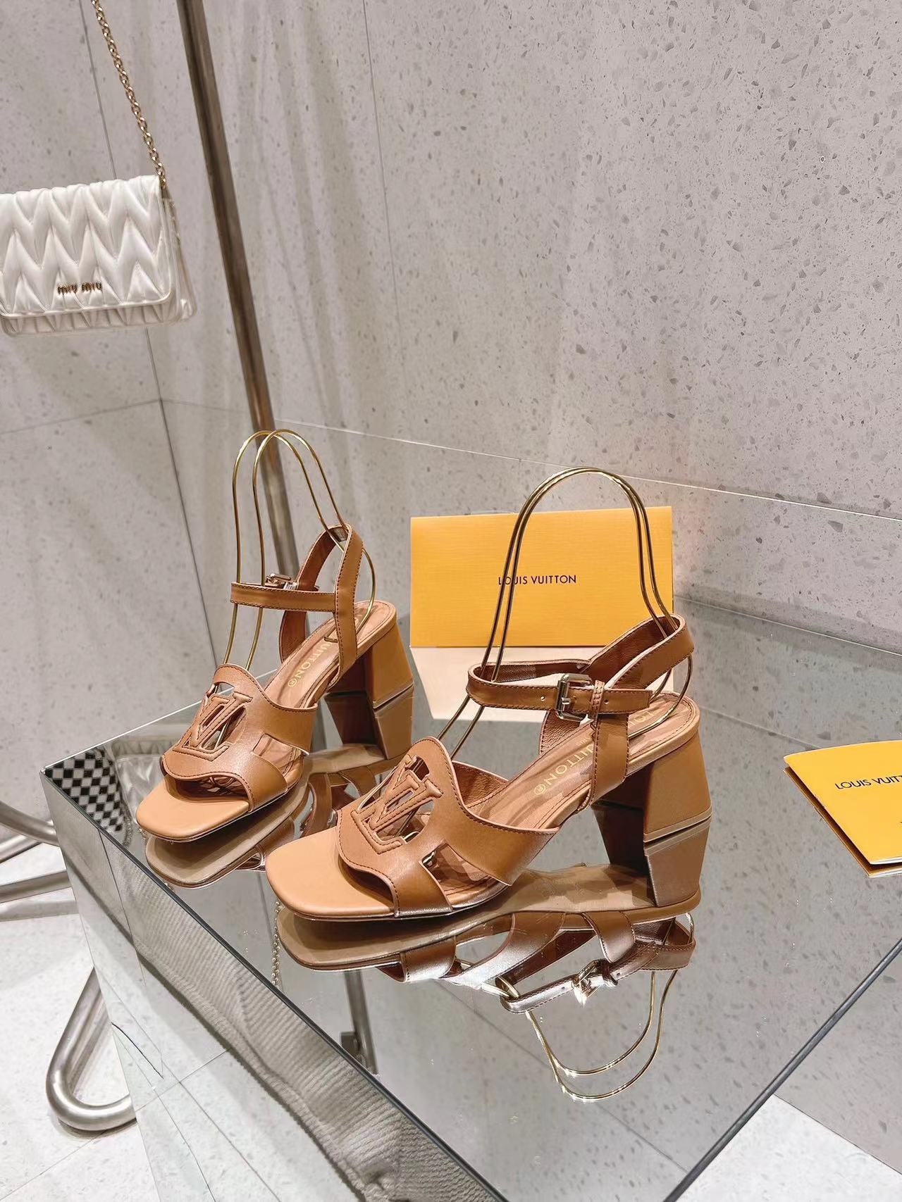 LV高品質中空サンダル【50%割引+送料無料】