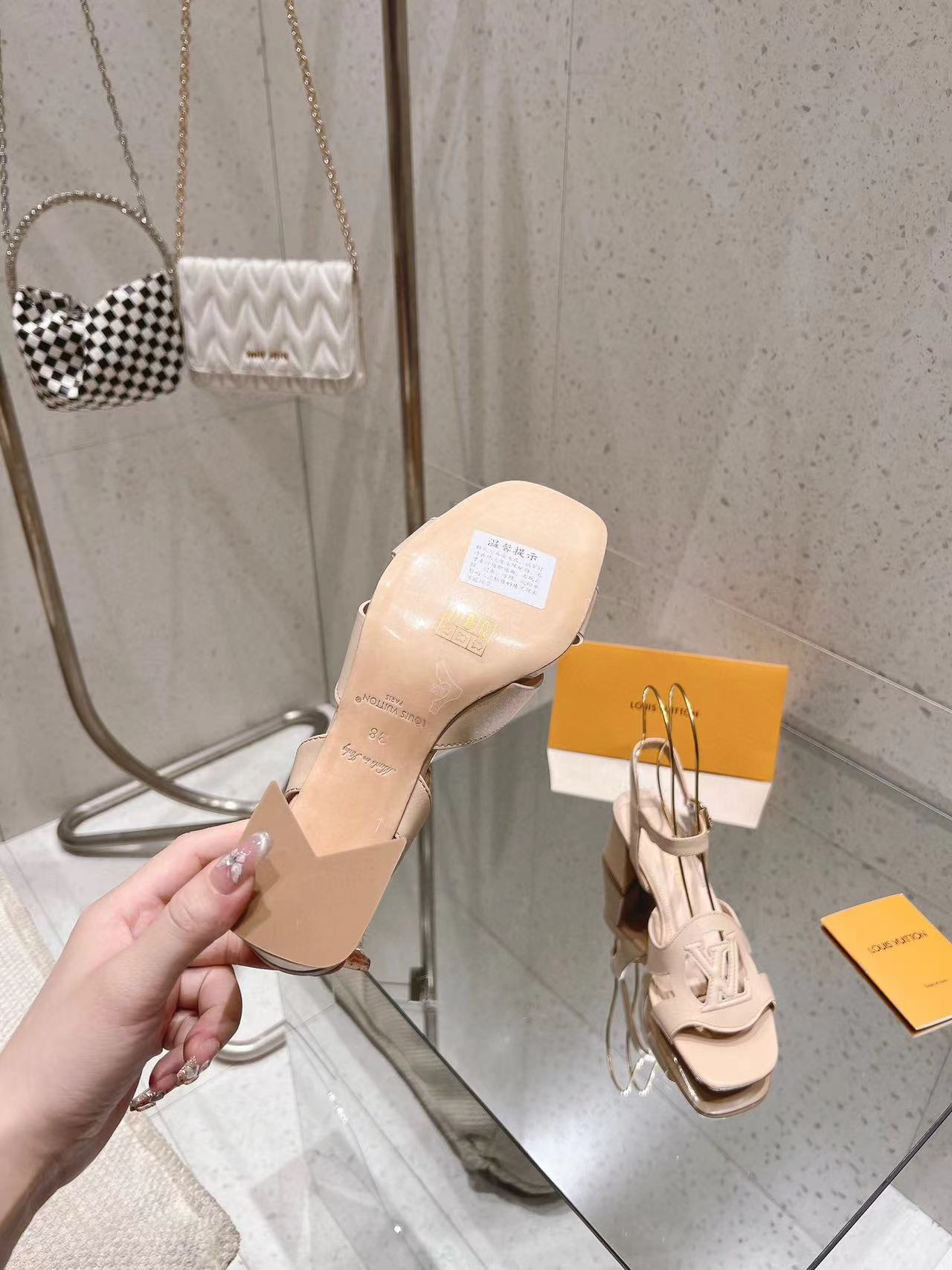 LV高品質中空サンダル【50%割引+送料無料】