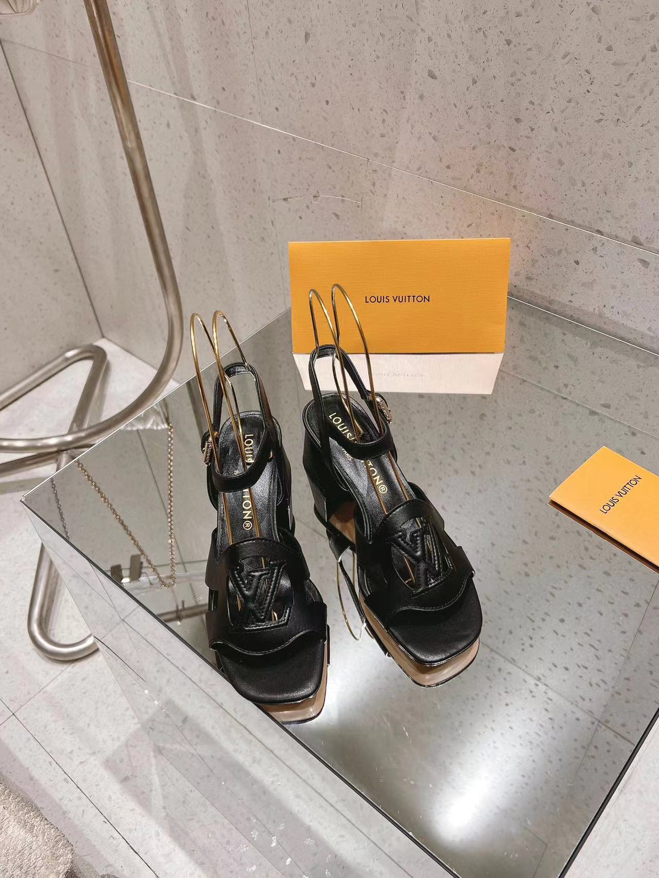 LV高品質中空サンダル【50%割引+送料無料】